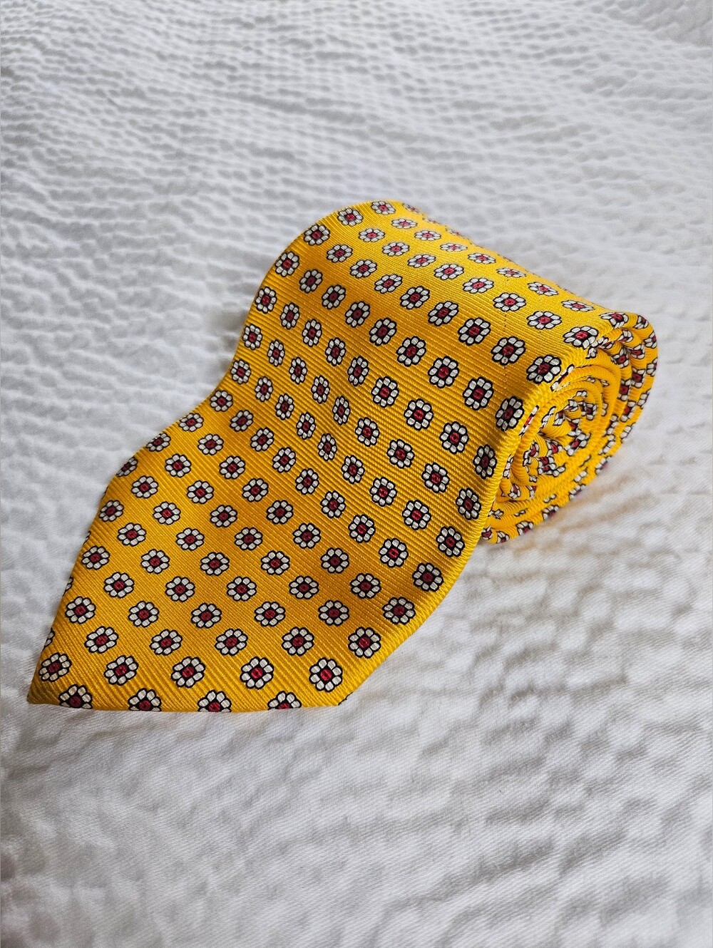 Hunt Club Geometric Floral Medallion Necktie Yellow Silk Made In Italy 60in Tie